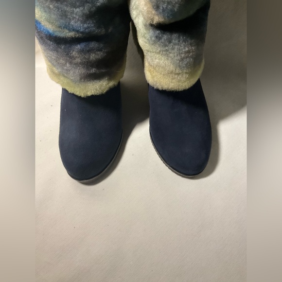 Ugg X Claire Tabouret Fluff Sapphire Boot - Picture 7 of 11